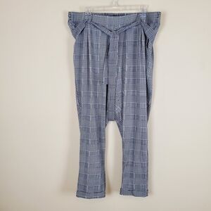 Torrid Hanstooth Plaid Dress Pants 
Size 1 
In good condition 
Ties around waist